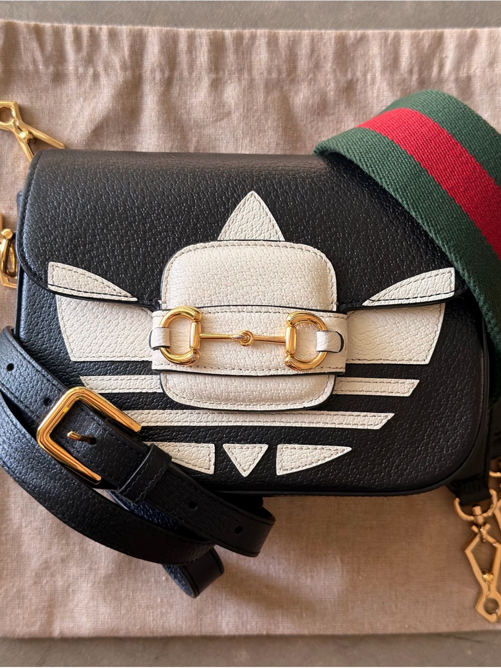 Gucci Black Crossbody with White Appliqué & Signature Green-Red Strap